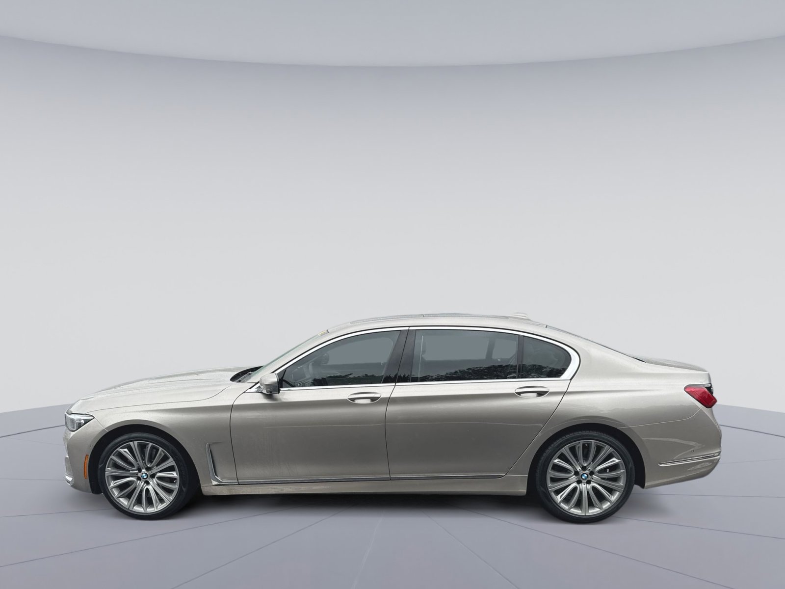 Used 2021 BMW 750i xDrive w/ Executive Package image 8