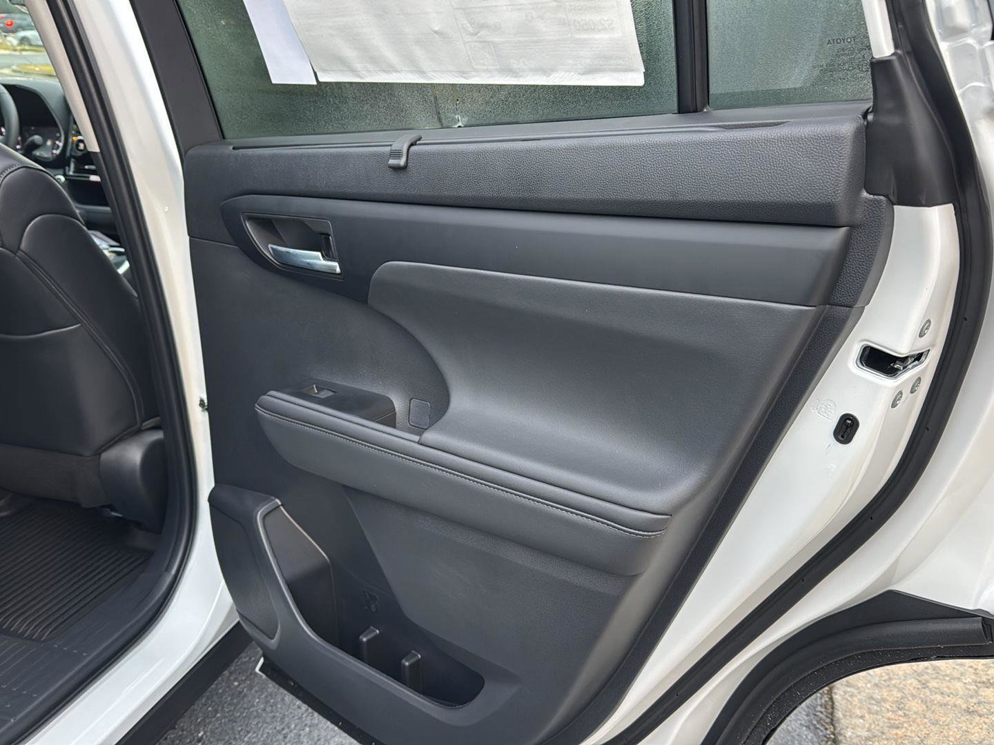 New 2026 Toyota Highlander XLE image 13