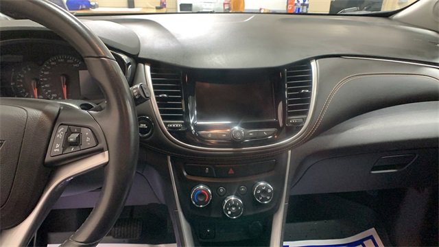Used 2020 Chevrolet Trax LT w/ LT Convenience Package image 13