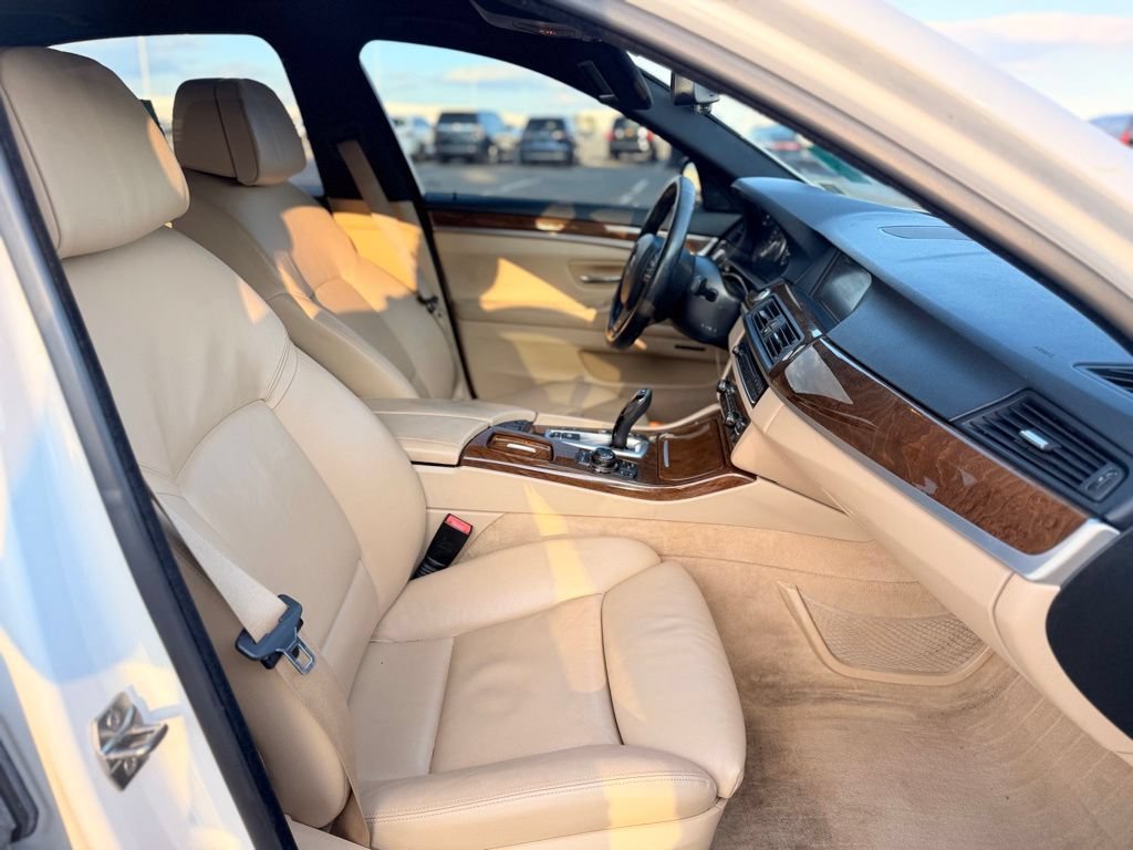 Used 2013 BMW 550i xDrive Sedan AWD/4WD image 13