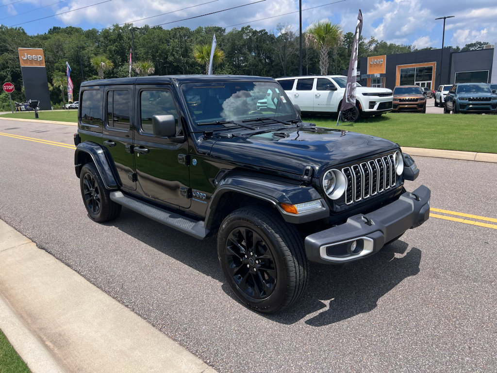 Certified 2025 Jeep Wrangler Unlimited Sahara AWD/4WD video 1