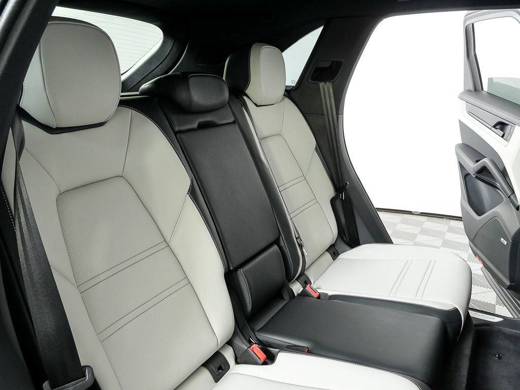New 2026 Porsche Cayenne E-Hybrid image 24