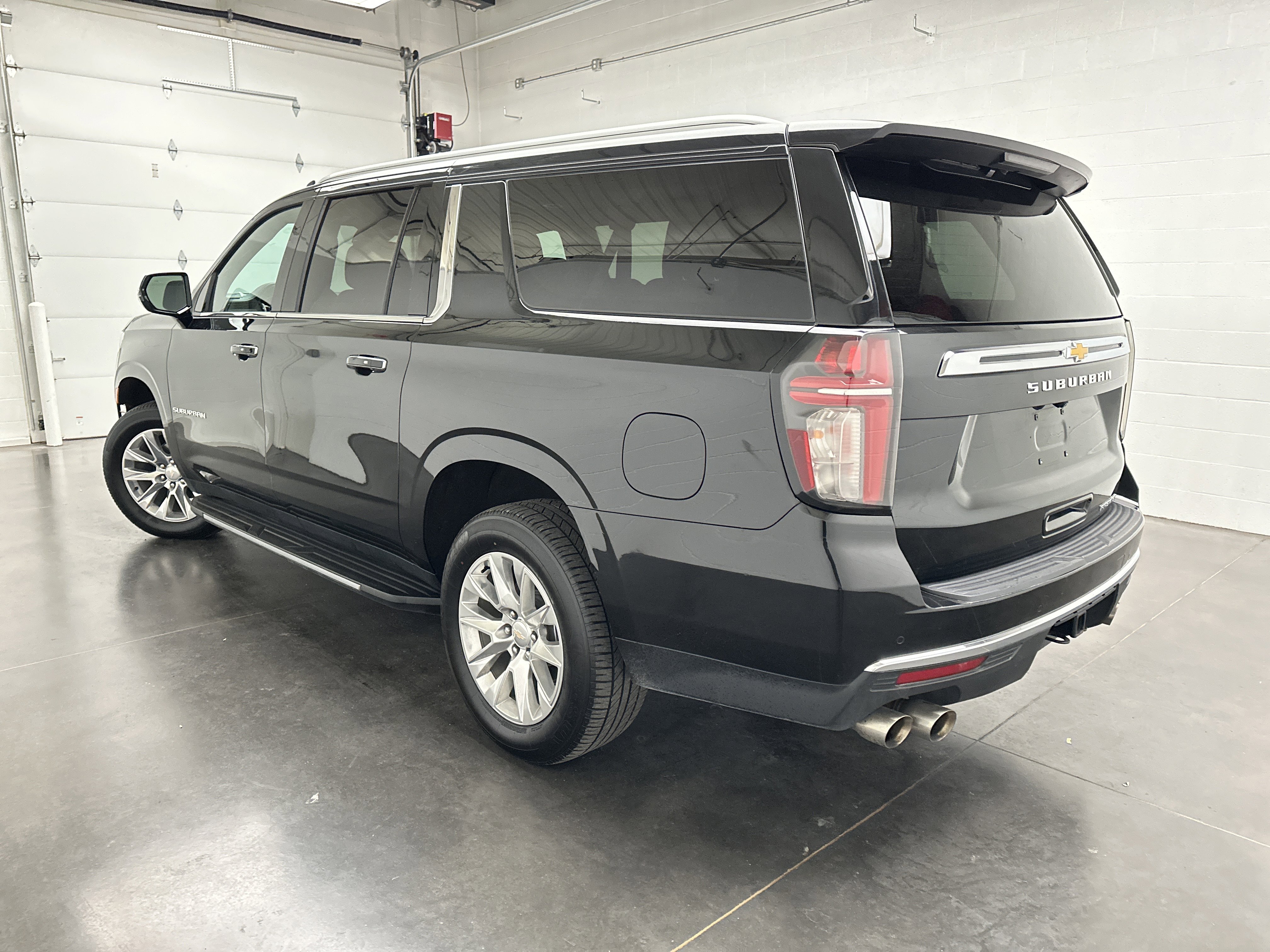 Used 2024 Chevrolet Suburban Premier image 8