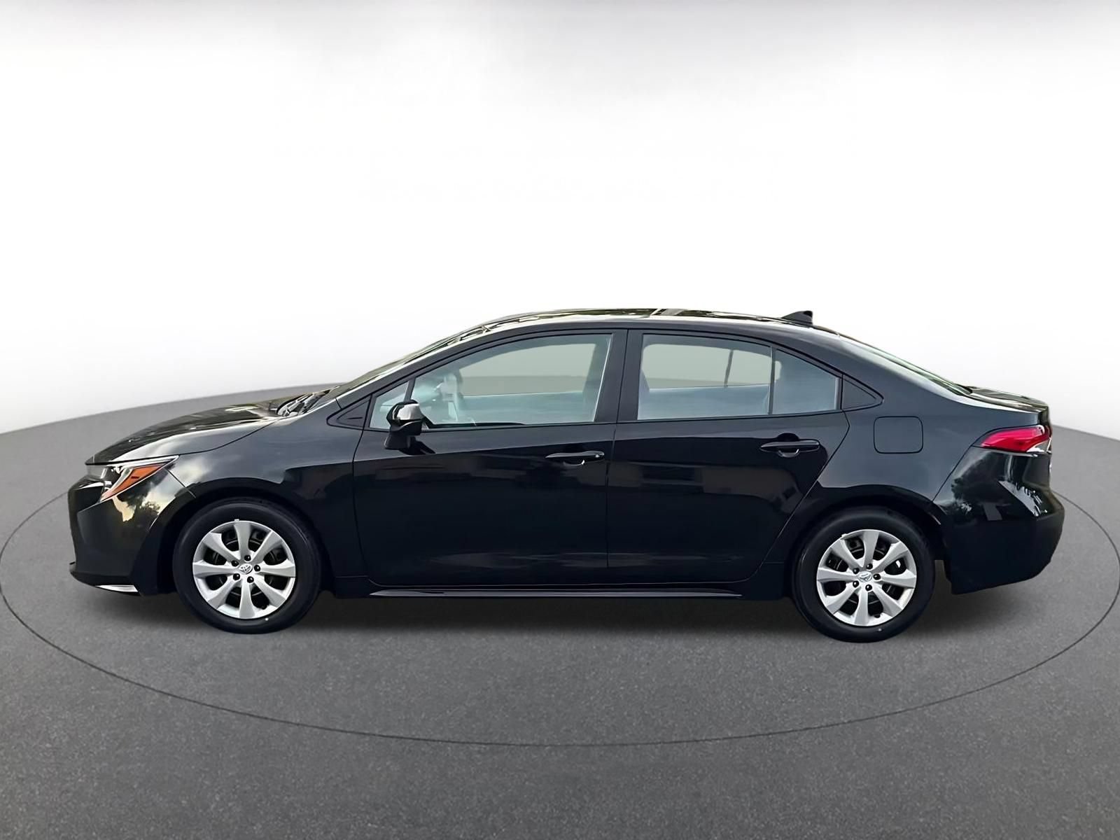 Used 2025 Toyota Corolla LE FWD image 8