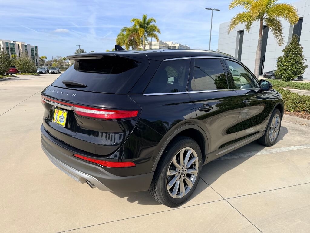 Used 2021 Lincoln Corsair Standard w/ Premium Package image 3