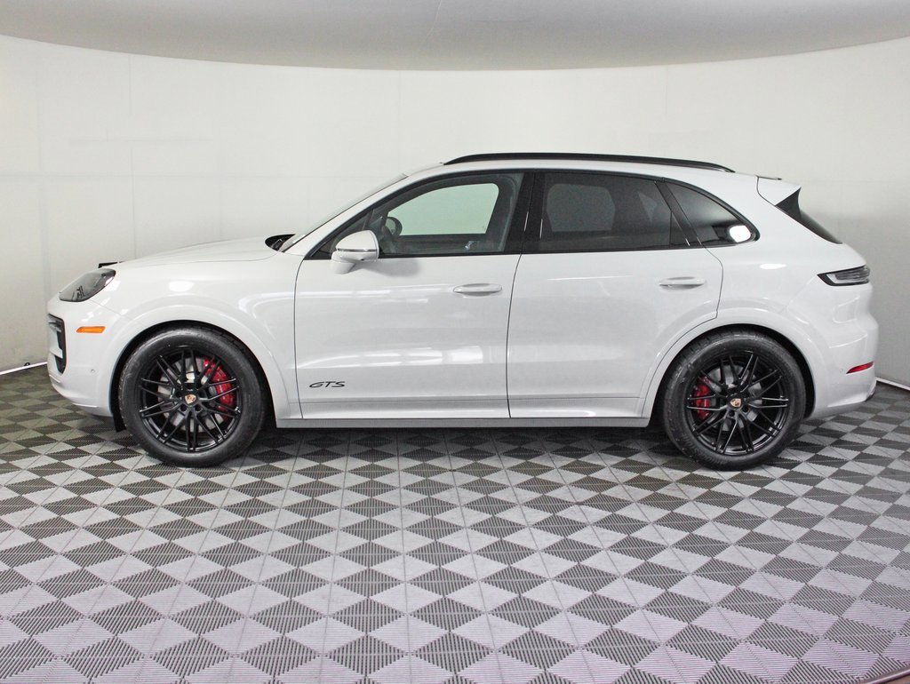 New 2026 Porsche Cayenne GTS image 2