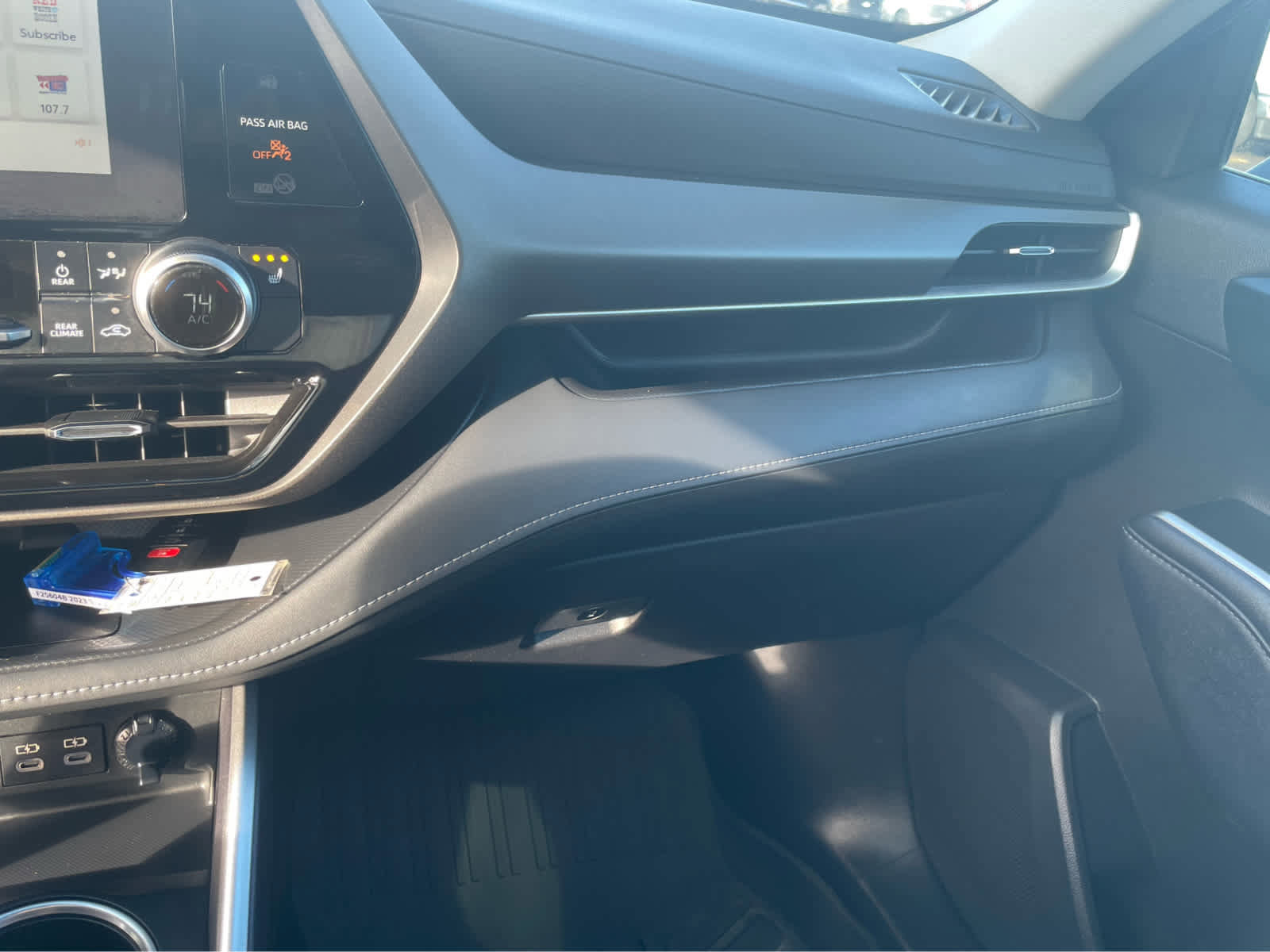 Used 2023 Toyota Highlander XLE image 26