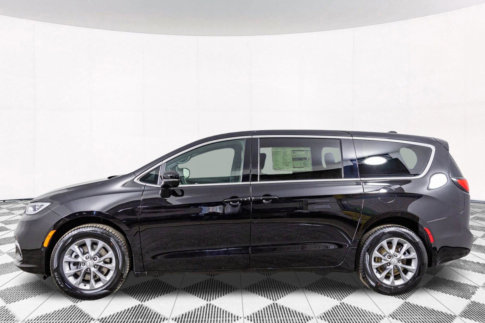 New 2026 Chrysler Pacifica Select AWD/4WD image 18