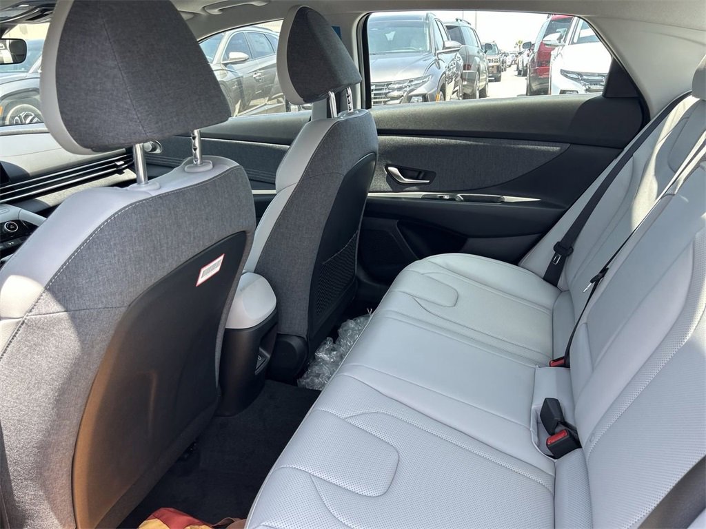 New 2025 Hyundai Elantra Limited image 19