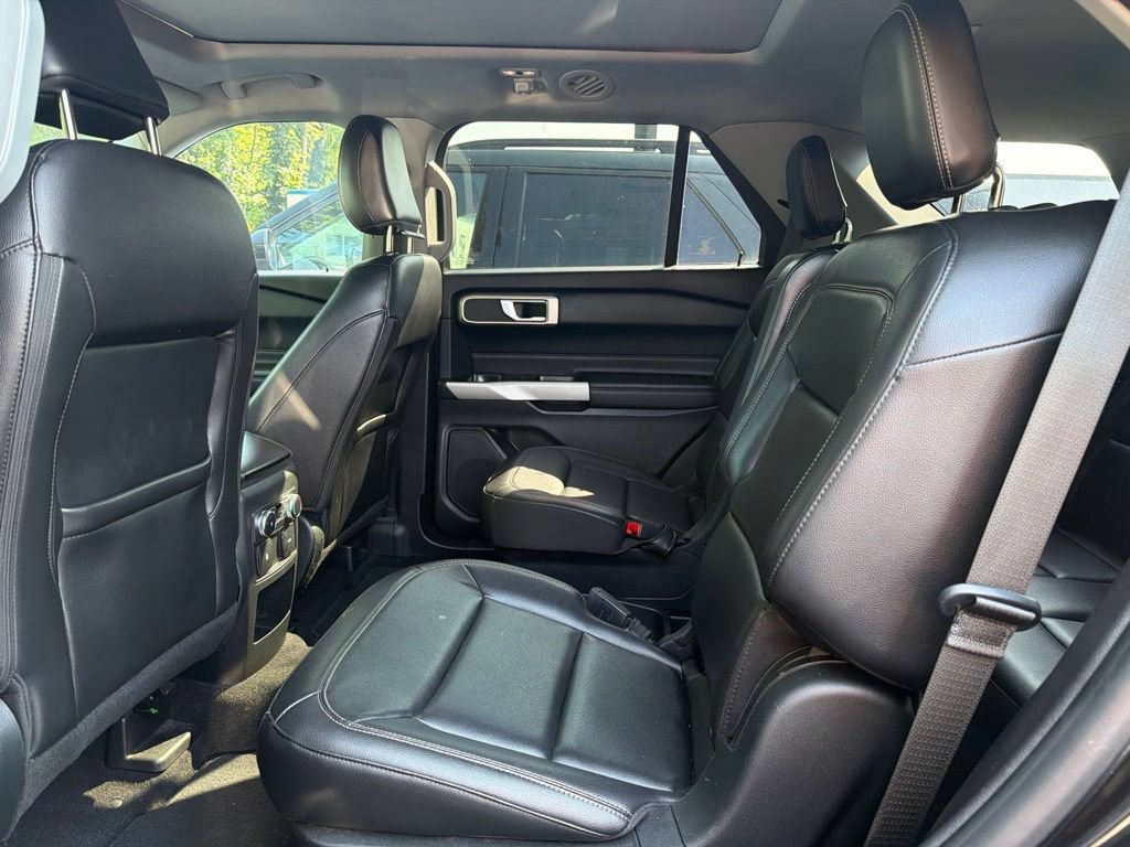 Used 2021 Ford Explorer XLT w/ Equipment Group 202A AWD/4WD image 9