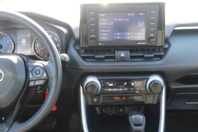 Used 2021 Toyota RAV4 LE image 18