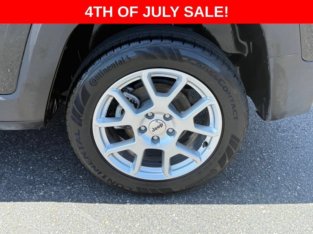 Used 2023 Jeep Renegade Latitude AWD/4WD image 9