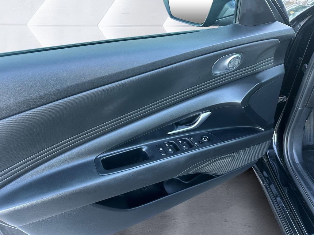Used 2023 Hyundai Elantra SEL w/ Convenience Package image 12