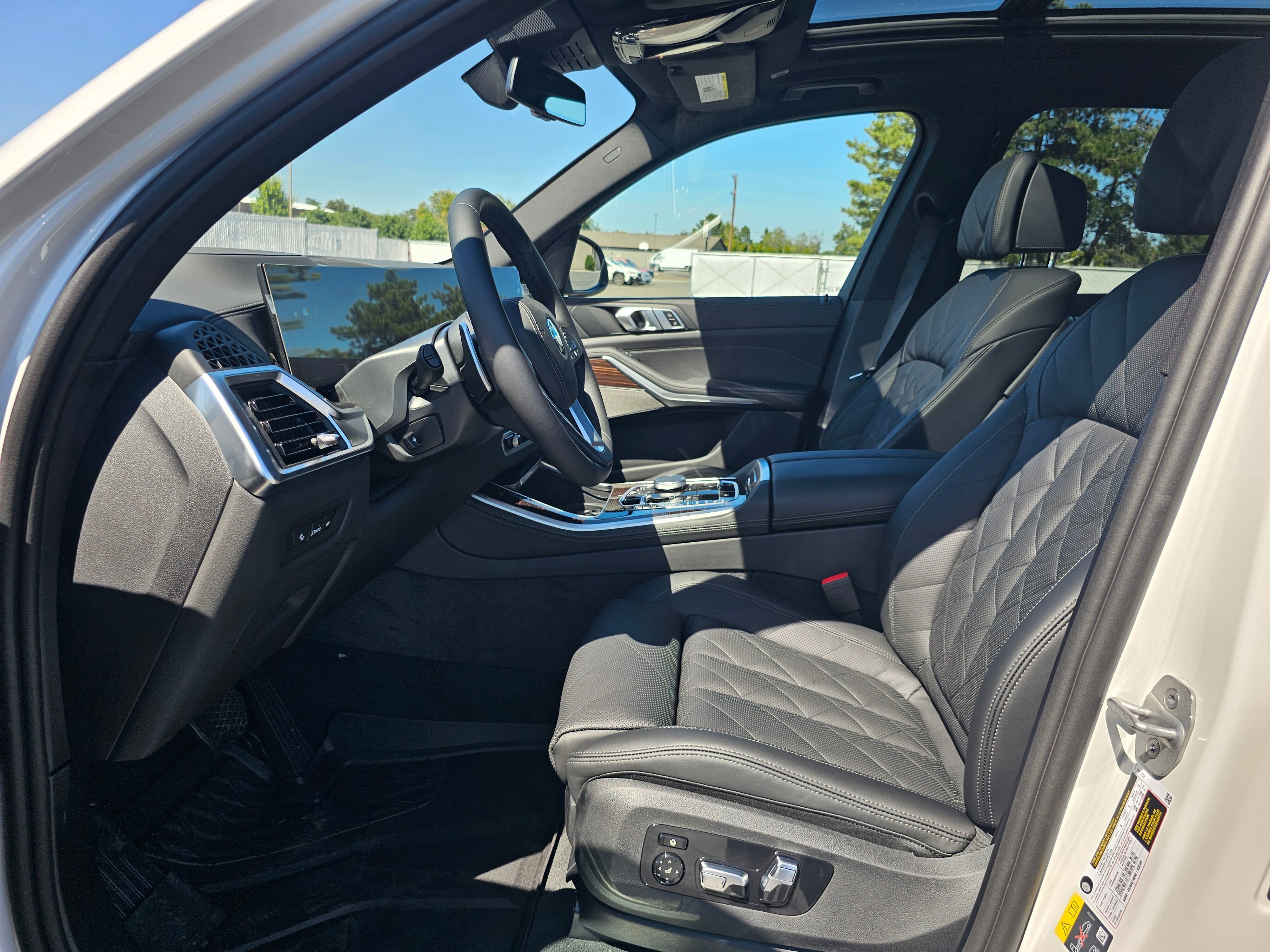 New 2026 BMW X5 xDrive50e image 11