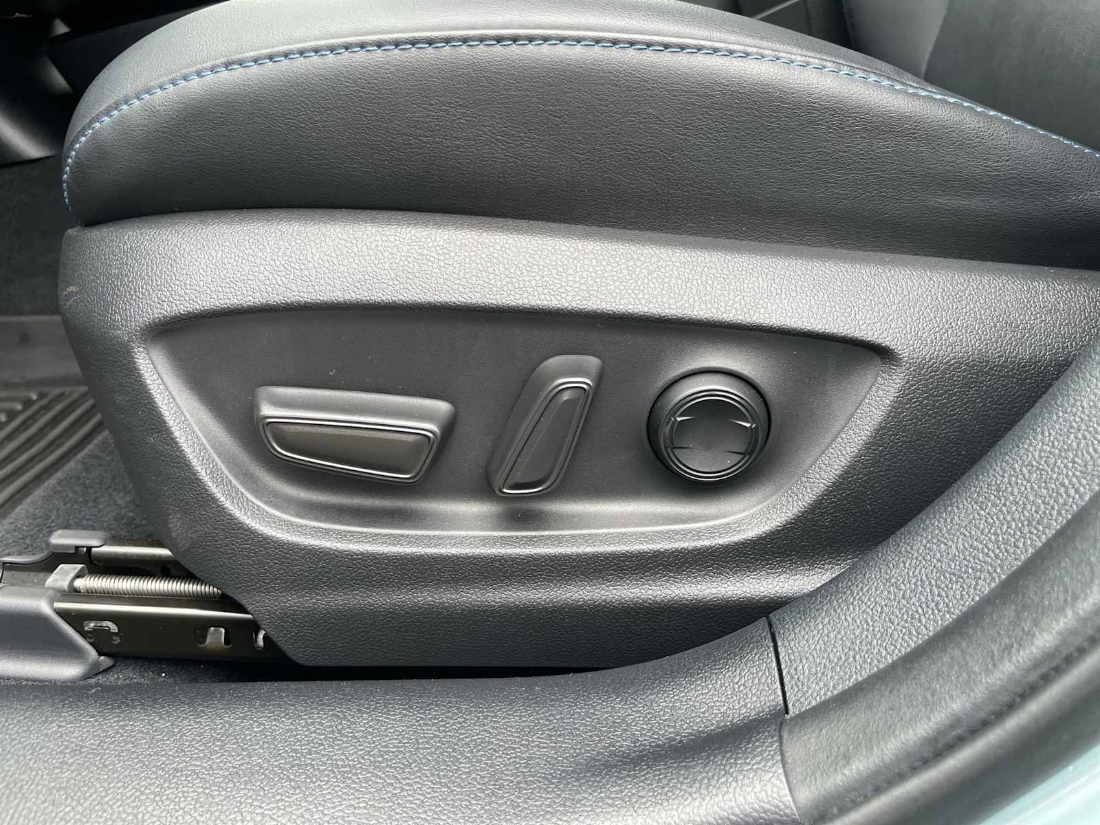 Used 2022 Toyota Prius Limited image 14