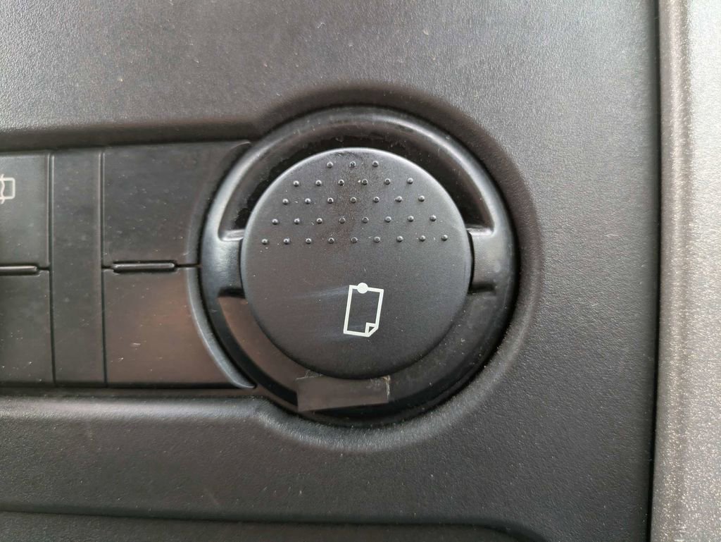 Used 2018 Mercedes-Benz Sprinter 144 Cargo image 30