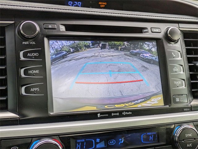 Used 2019 Toyota Highlander XLE image 18