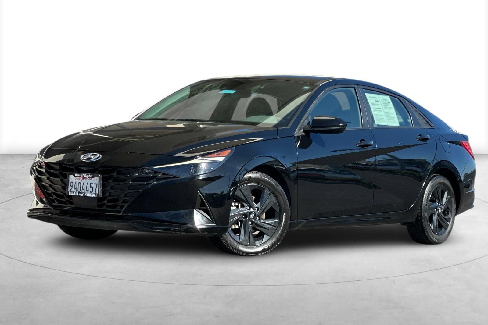 Used 2022 Hyundai Elantra SEL w/ Convenience Package FWD image 2