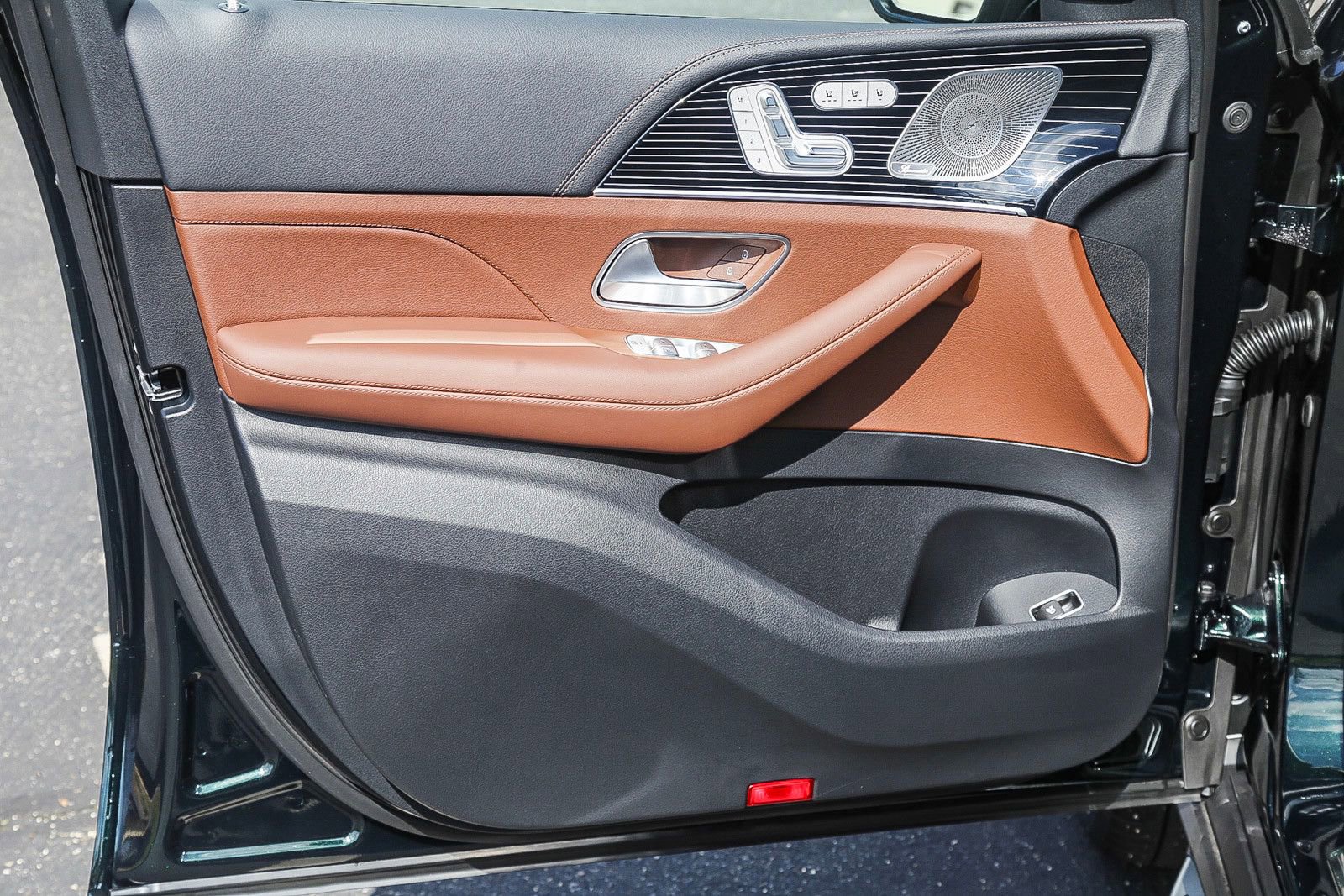 New 2024 Mercedes-Benz GLE 53 AMG 4MATIC Coupe w/ Driver Assistance Package image 18