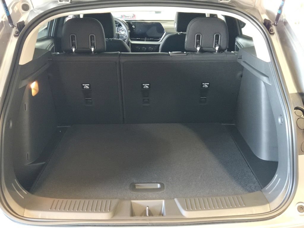 New 2026 Chevrolet Trax LS w/ LS Convenience Package FWD image 11