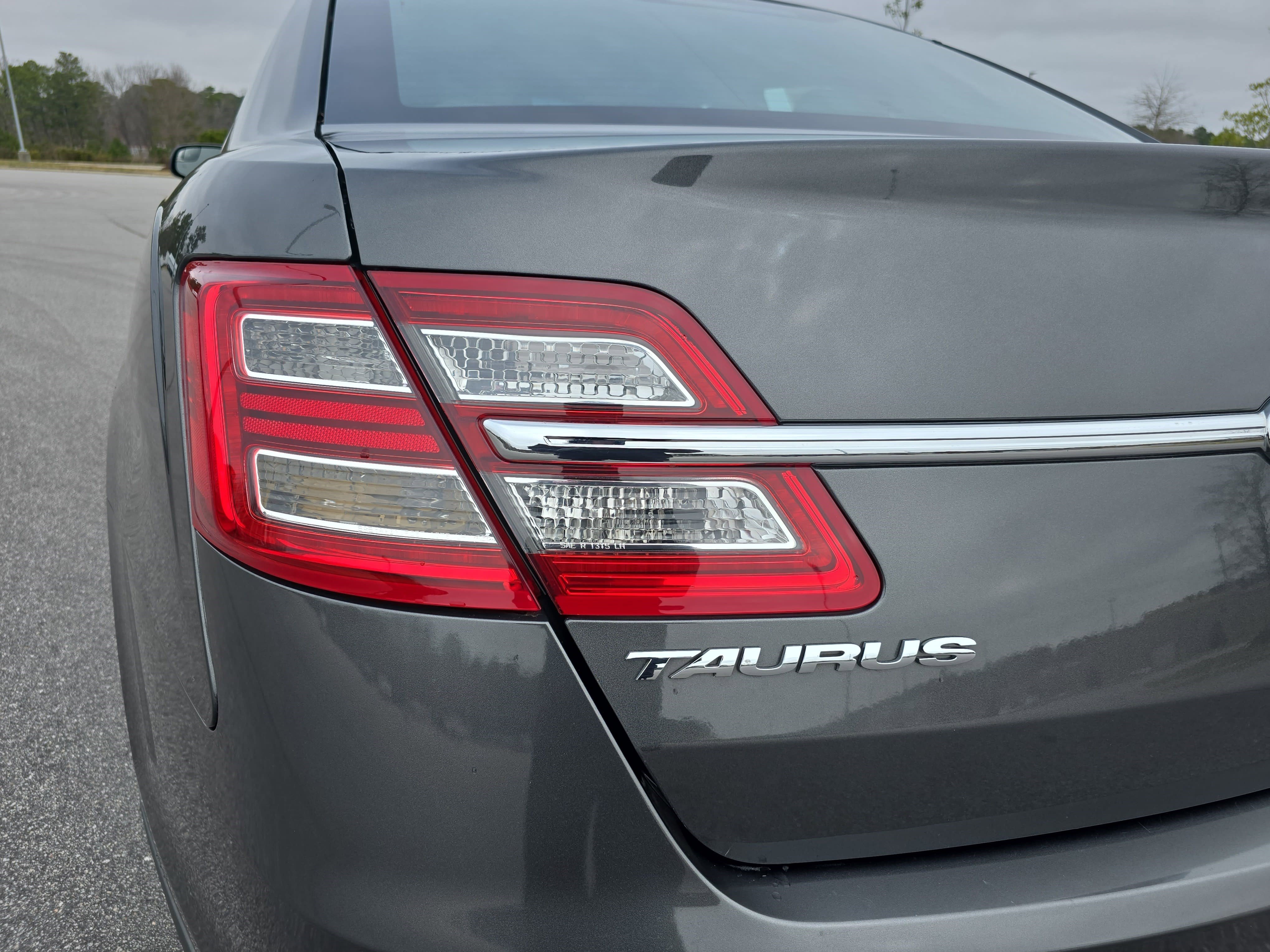 Used 2016 Ford Taurus SEL image 33