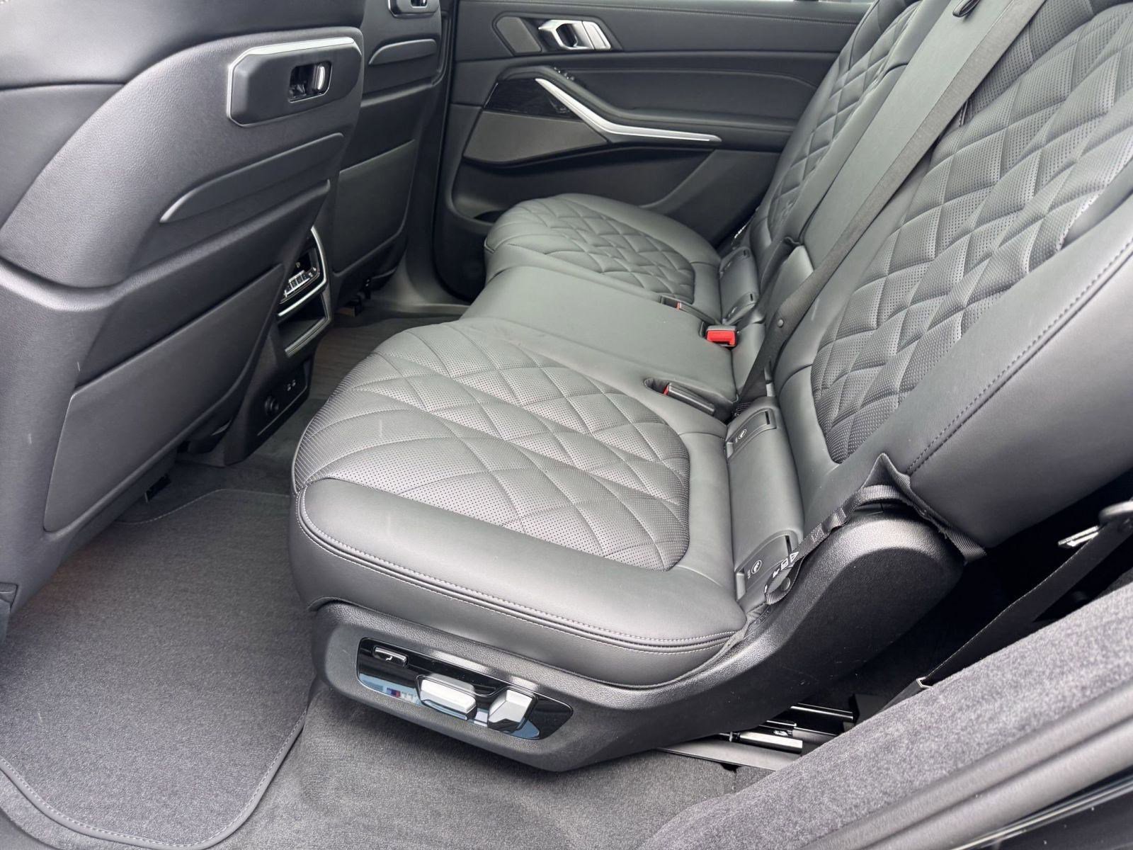 Used 2026 BMW X7 xDrive40i w/ Executive Package image 12