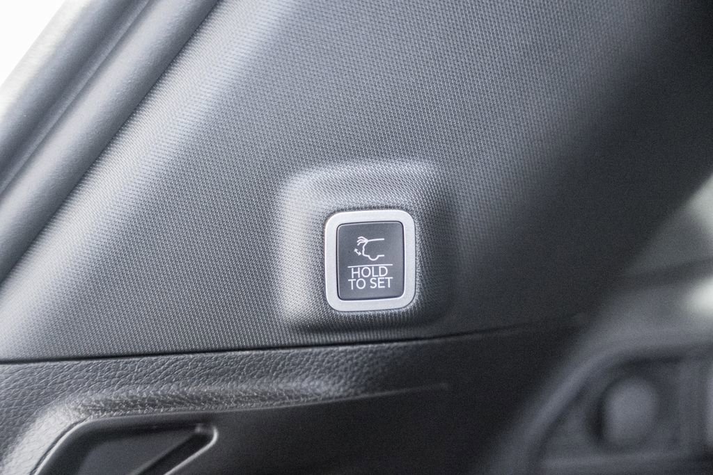 New 2025 Jeep Grand Cherokee Laredo X w/ Luxury Tech Group I image 11