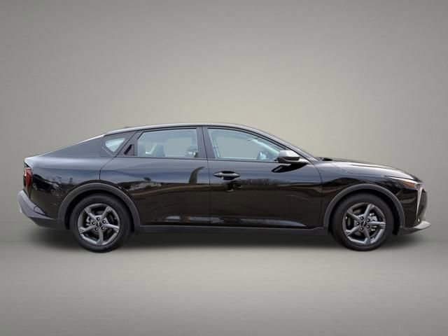 Used 2025 Kia K4 LXS image 6