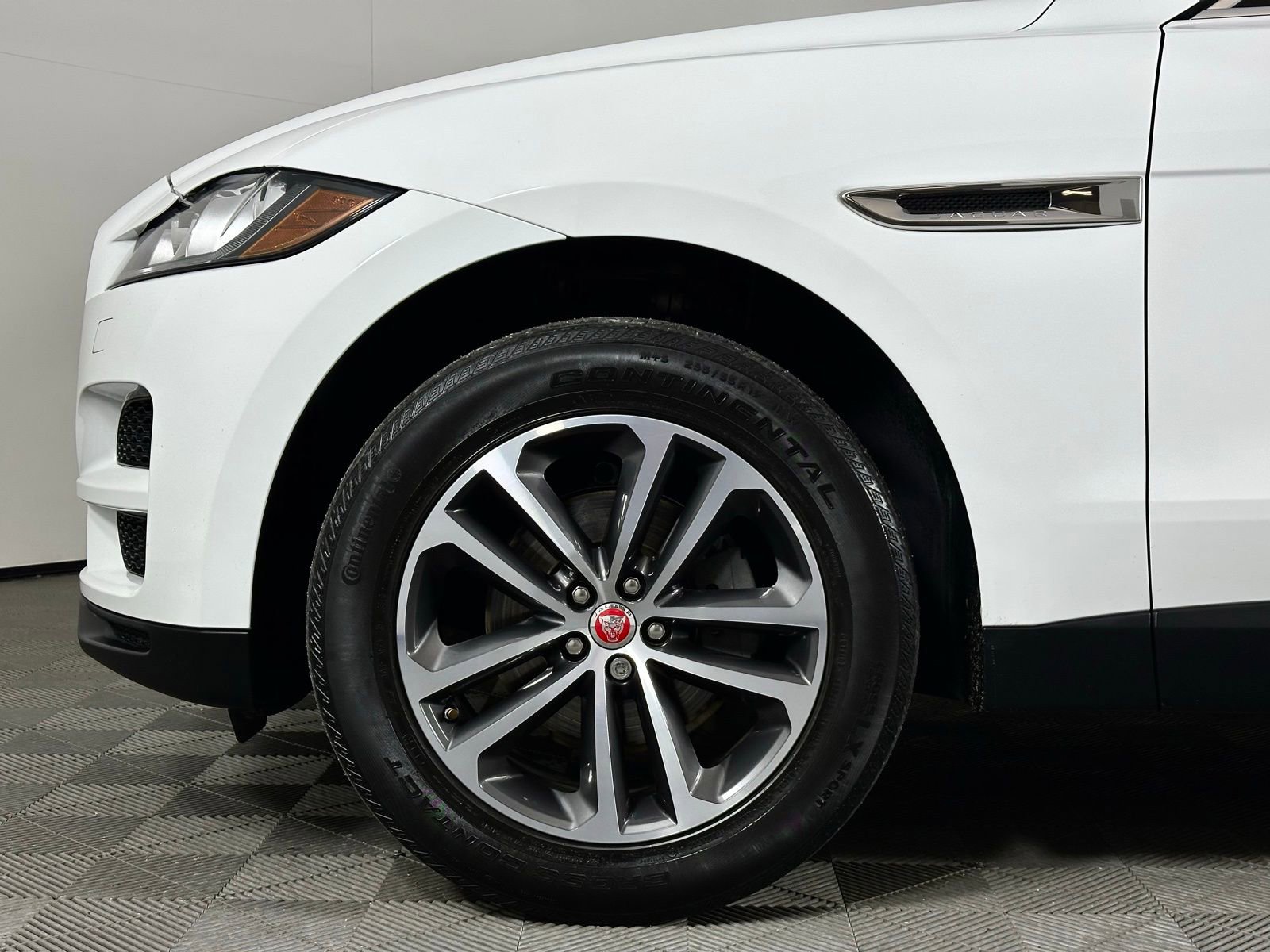 Used 2020 Jaguar F-PACE Premium image 8