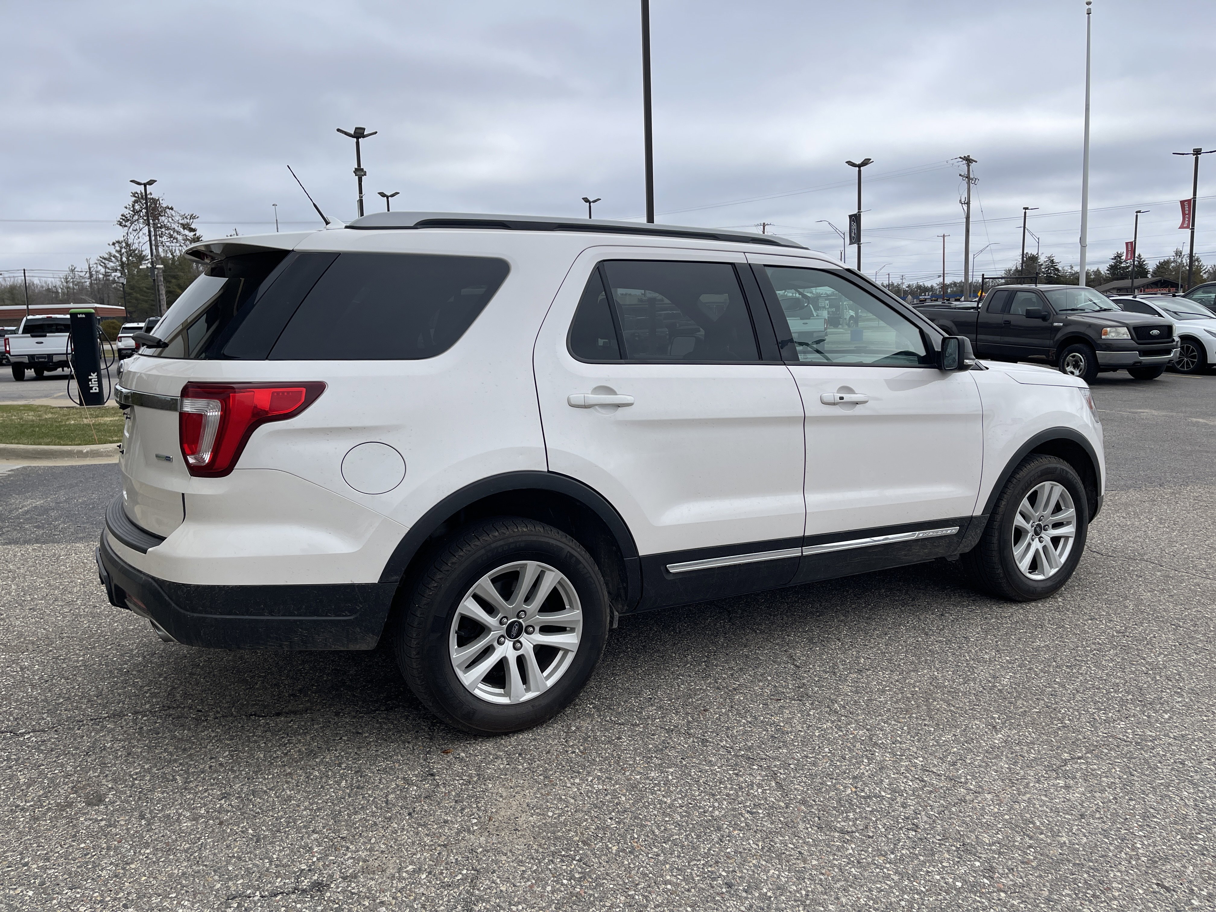 Used 2019 Ford Explorer XLT image 4