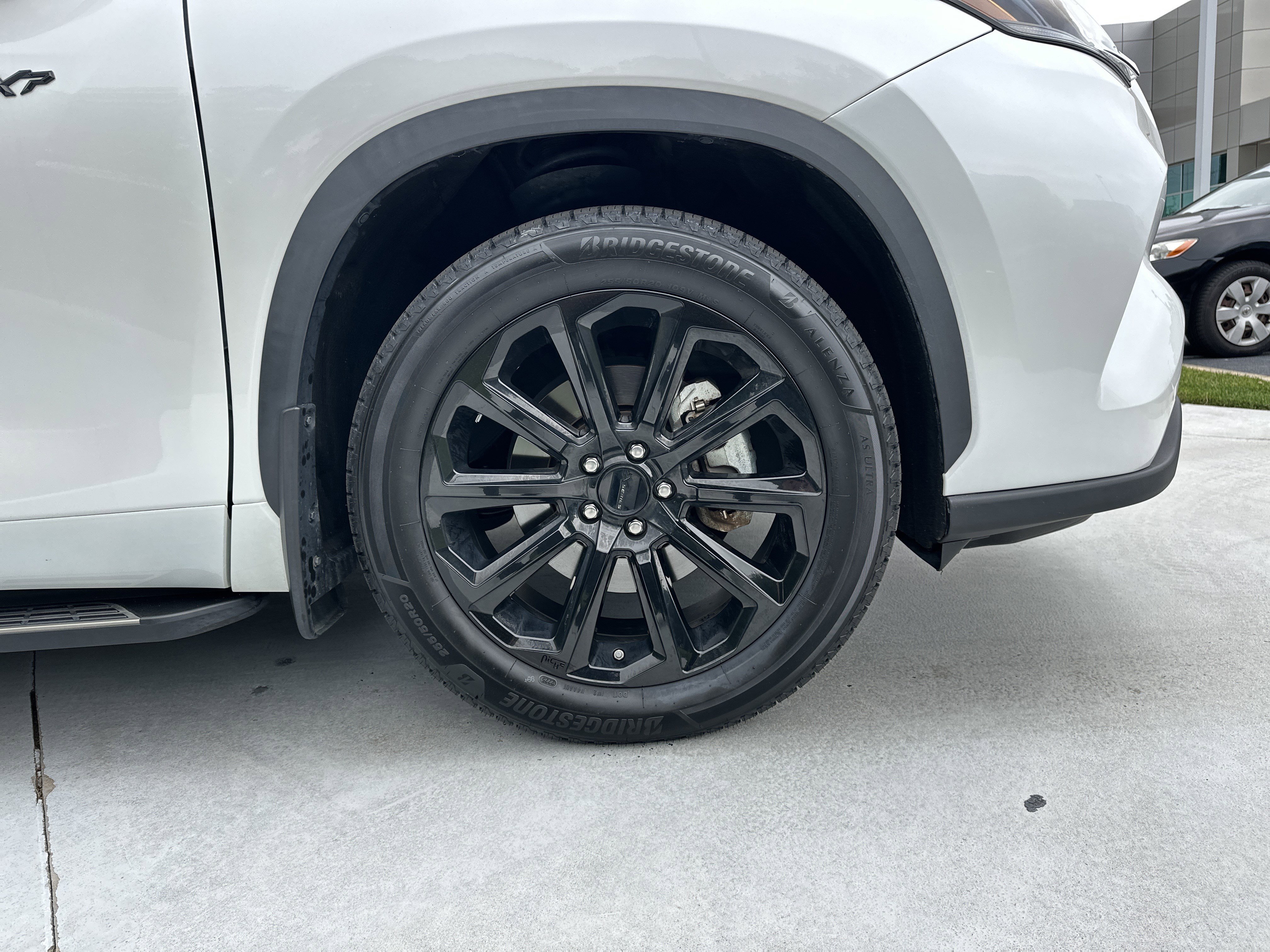 Certified 2024 Toyota Highlander XLE FWD image 13