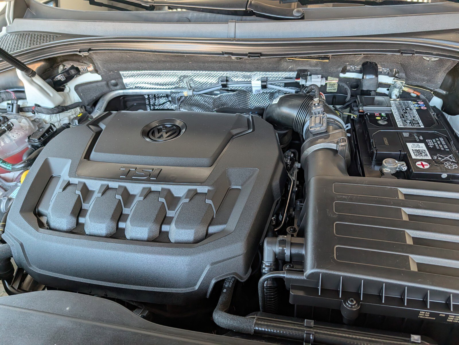 Used 2022 Volkswagen Tiguan SE R-Line image 28