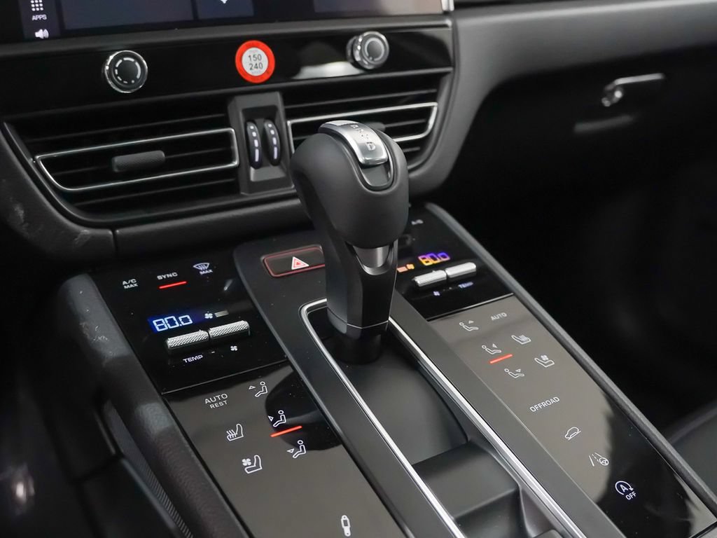 Certified 2026 Porsche Macan Turbo AWD/4WD image 30