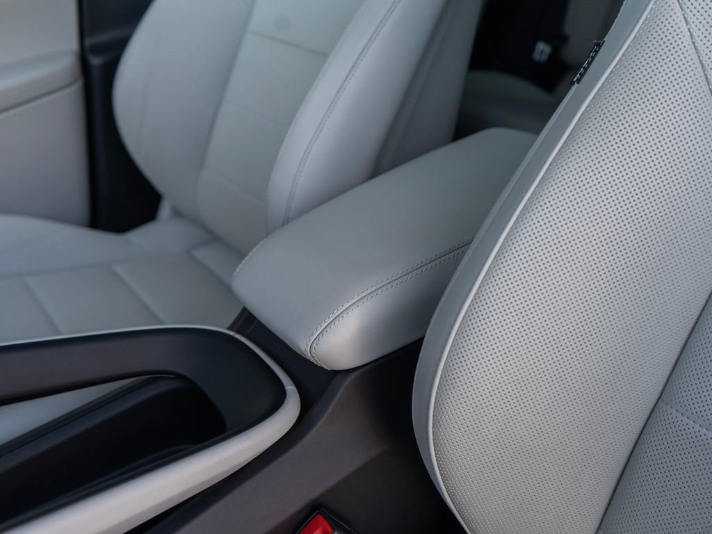 Used 2024 Porsche Macan 4 Electric image 28