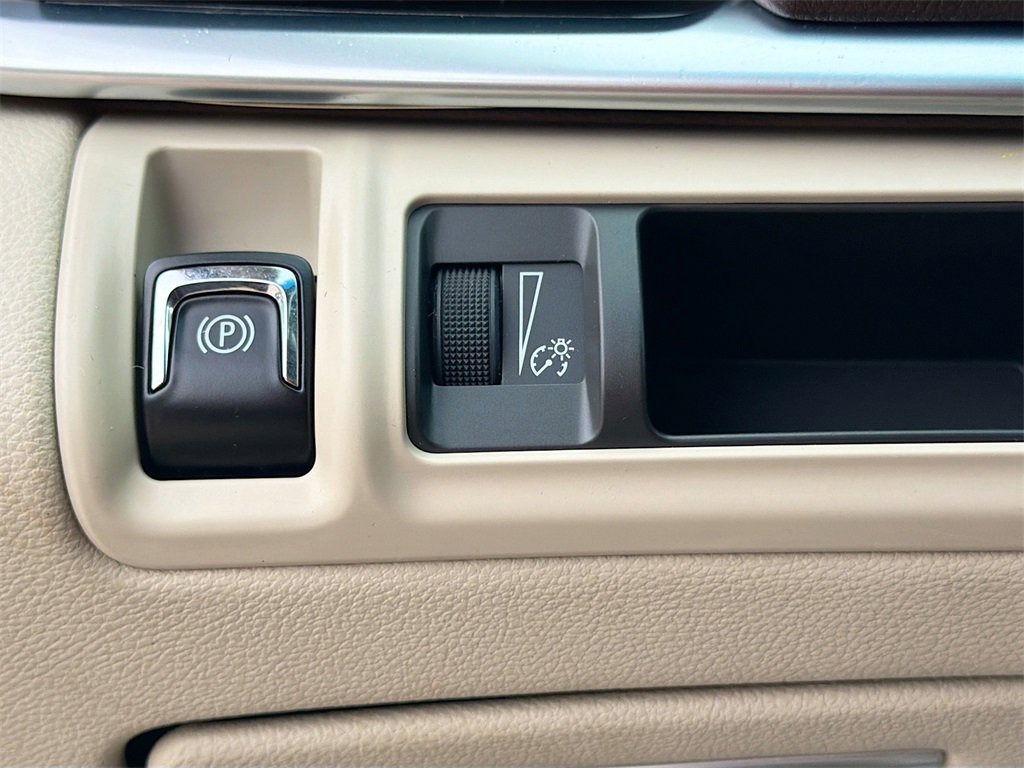 Used 2014 Cadillac XTS Luxury image 10