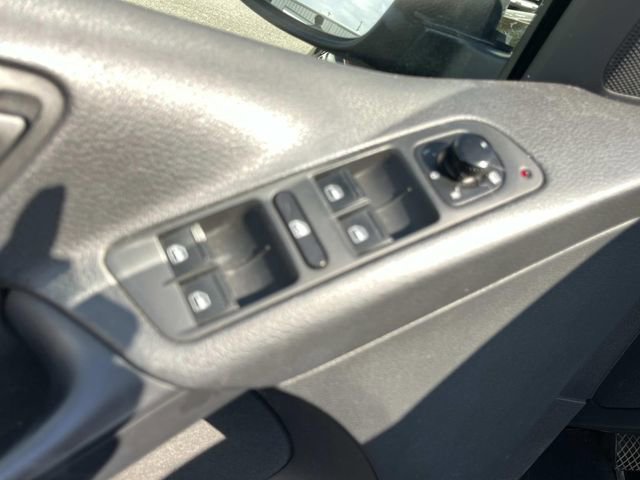 Used 2015 Volkswagen Tiguan S image 22