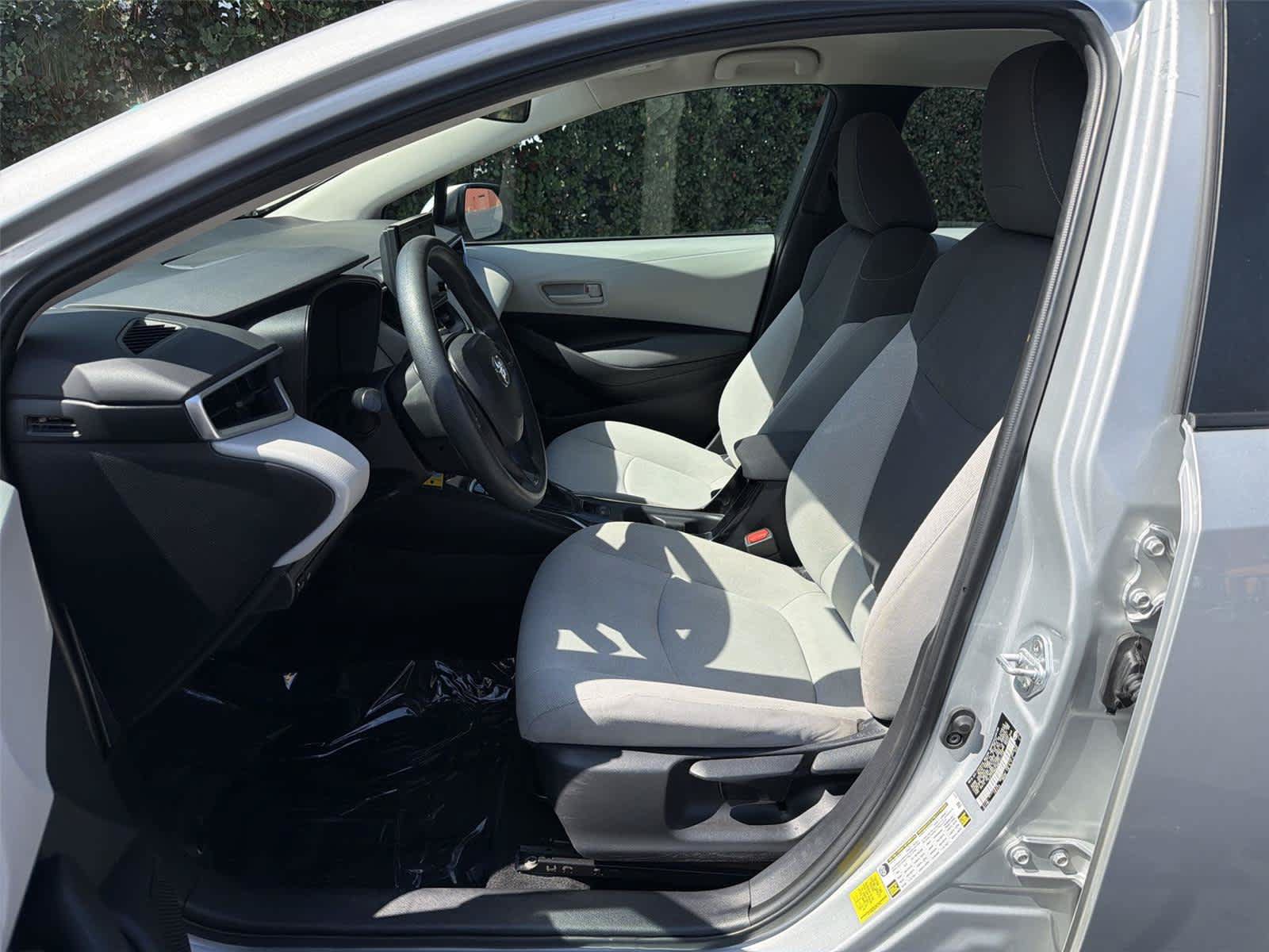 Used 2022 Toyota Corolla LE FWD image 12