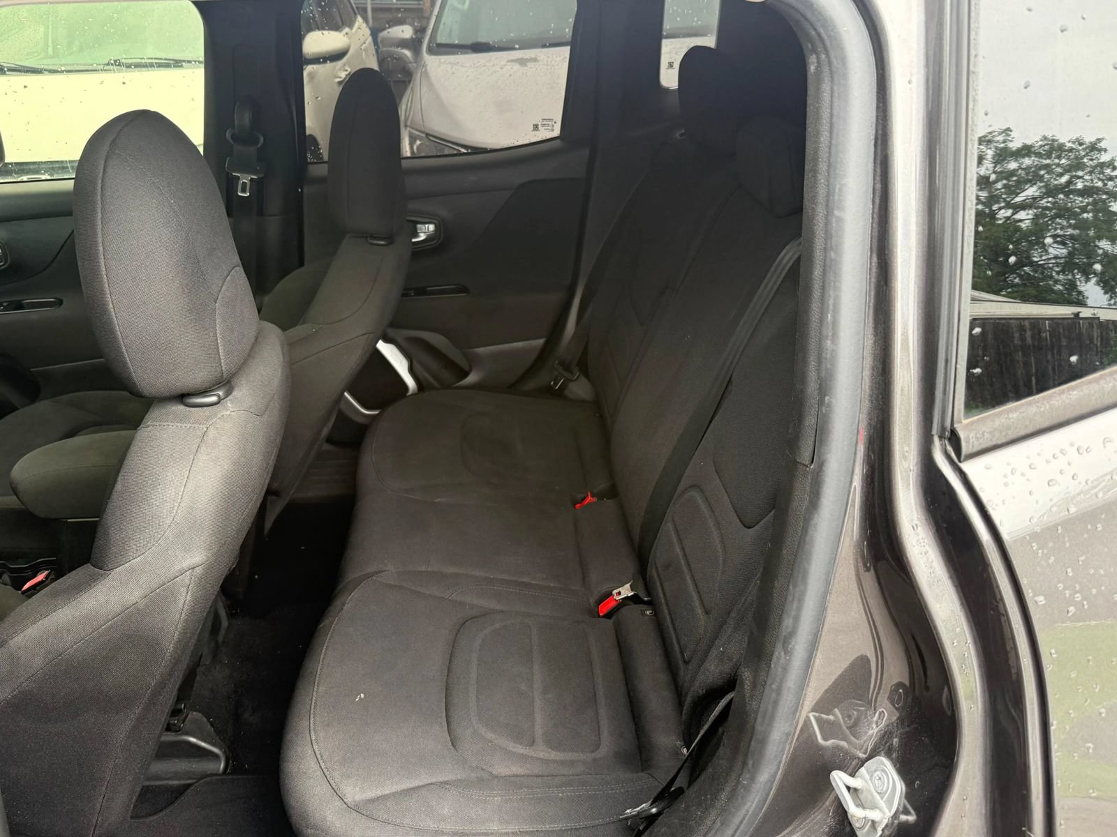 Used 2018 Jeep Renegade Latitude FWD image 8