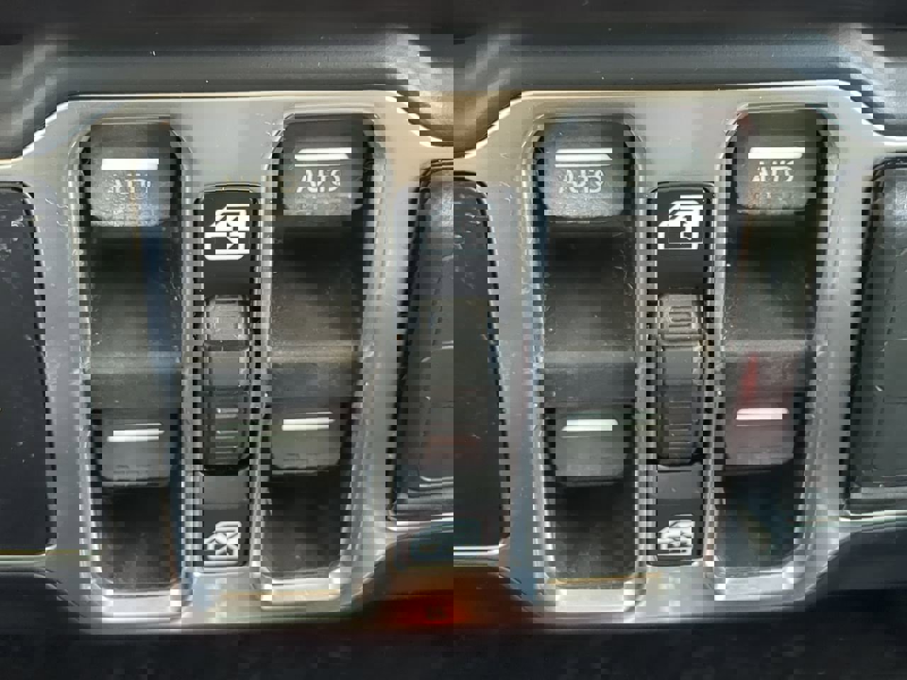 Used 2019 Jeep Wrangler Unlimited Sahara w/ Safety Group image 22