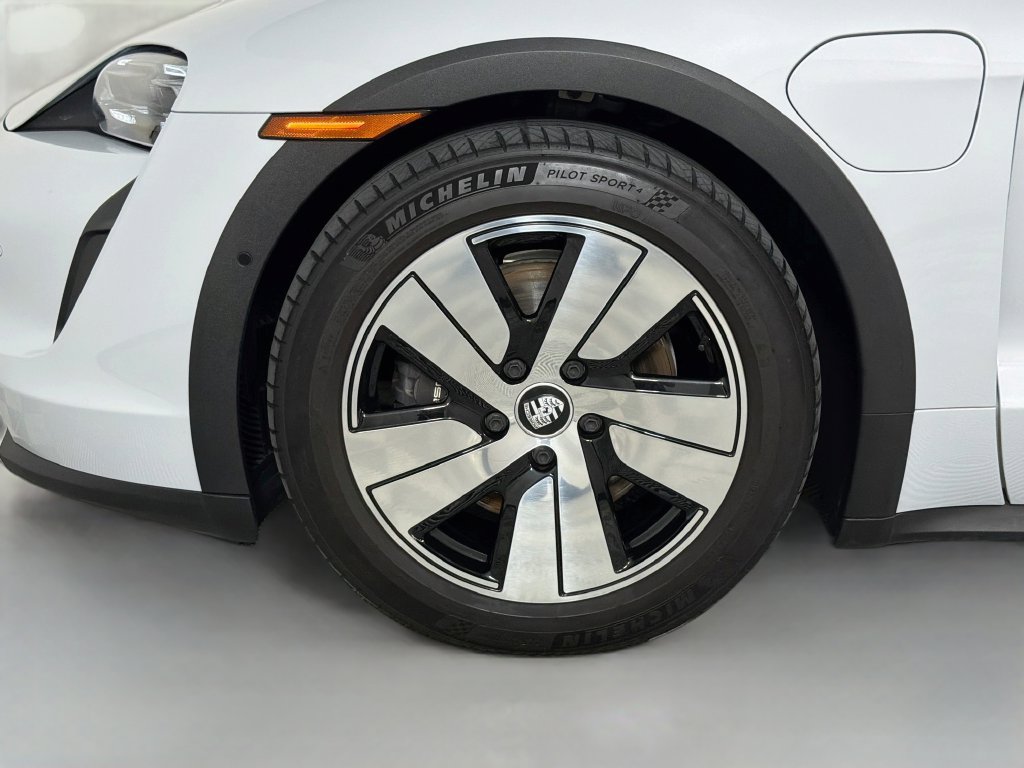 Used 2024 Porsche Taycan 4 Cross Turismo AWD/4WD image 33