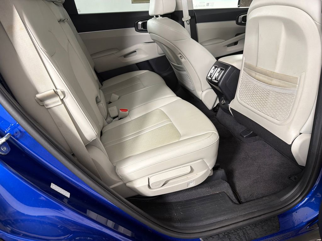 Used 2023 Kia Sorento S w/ Panoramic Sunroof Package FWD image 17
