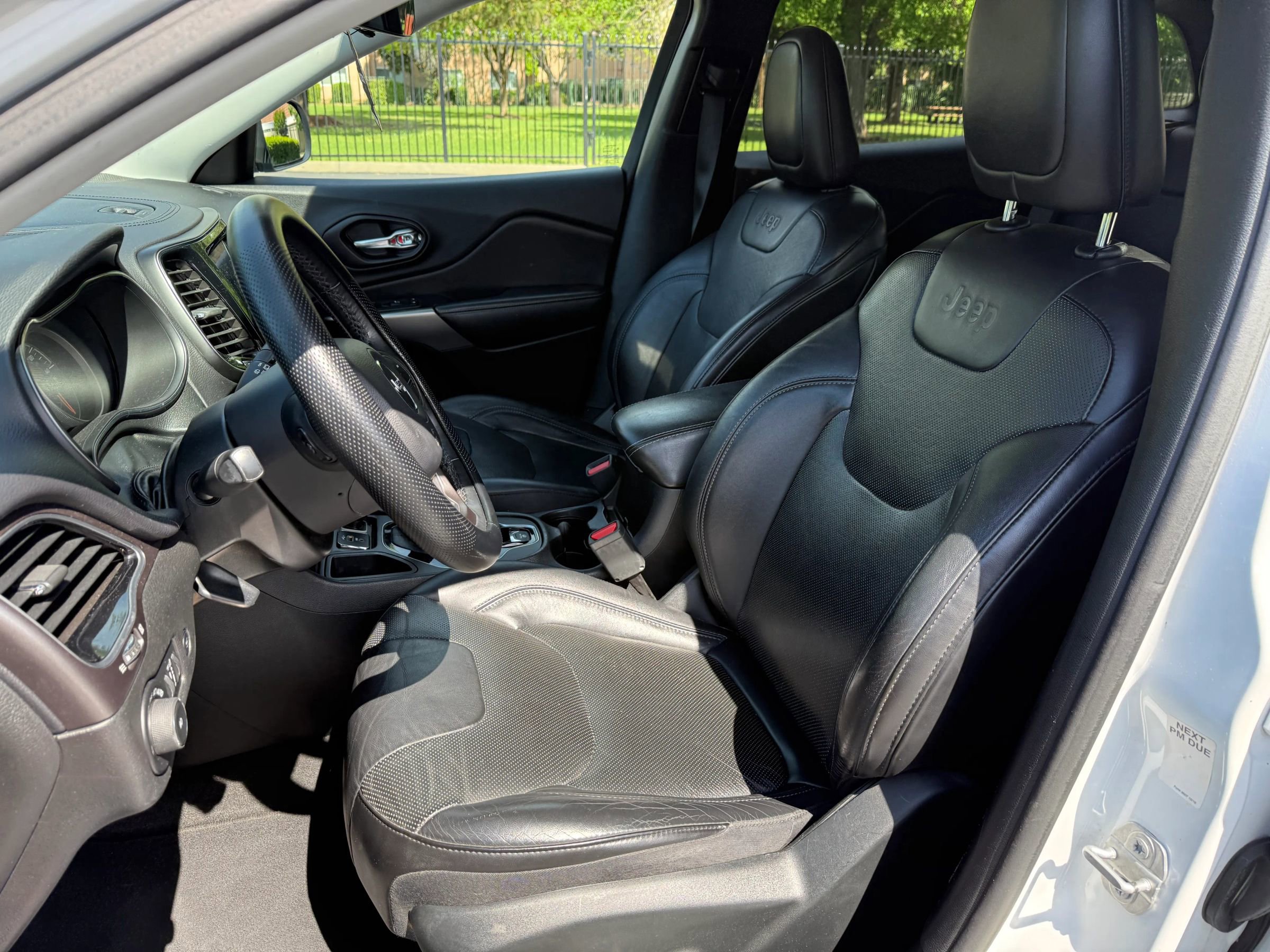 Used 2019 Jeep Cherokee Limited image 12