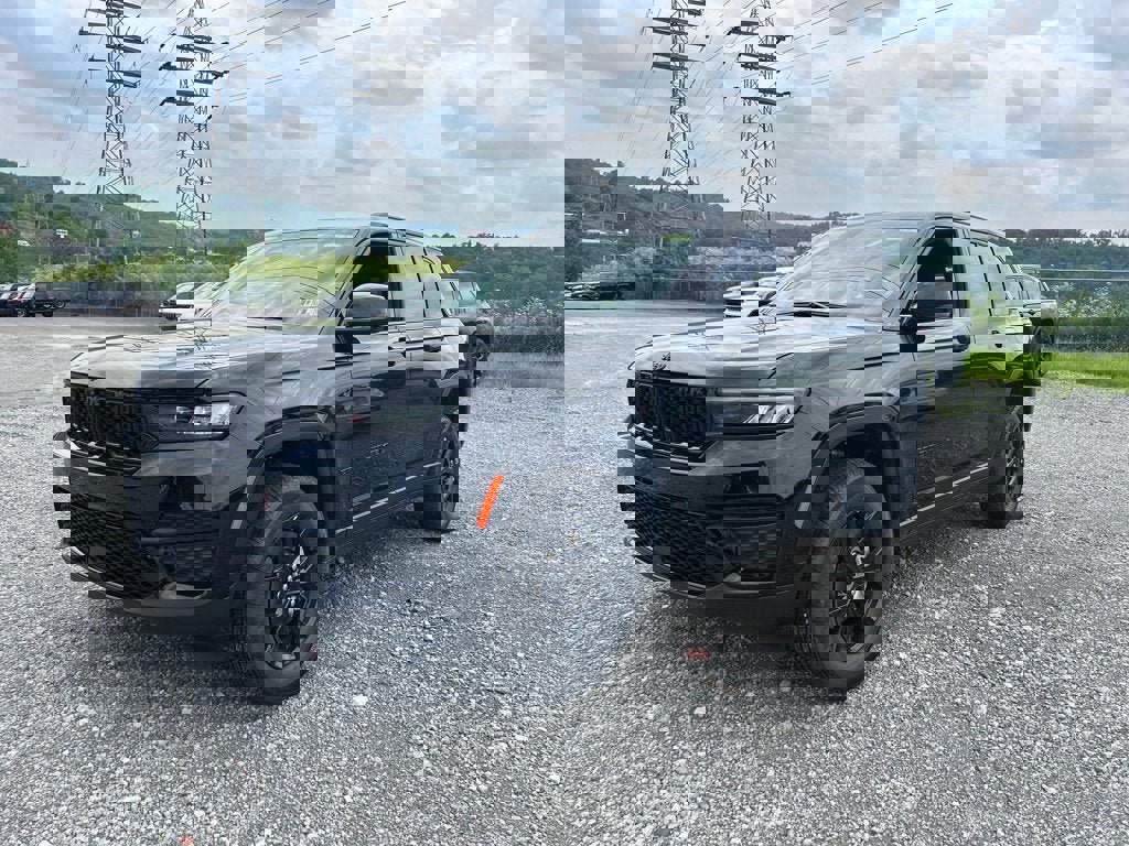 New 2025 Jeep Grand Cherokee Laredo