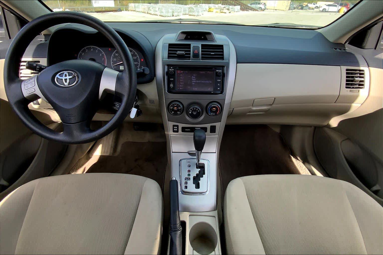 Used 2013 Toyota Corolla LE FWD image 15