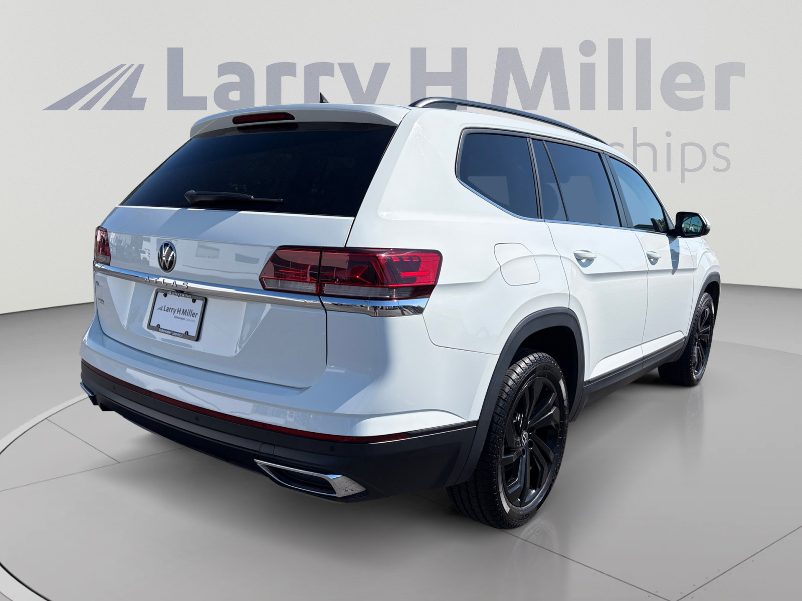 Used 2022 Volkswagen Atlas SE w/ Panoramic Sunroof Package FWD image 5