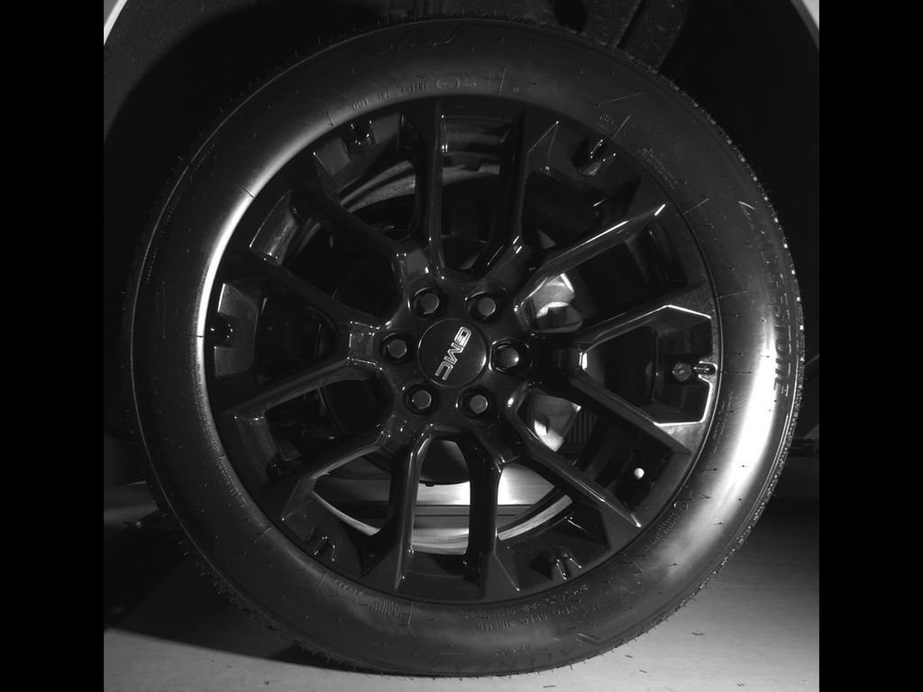 New 2026 GMC Yukon XL Denali w/ Sun & Power Step Package AWD/4WD image 12