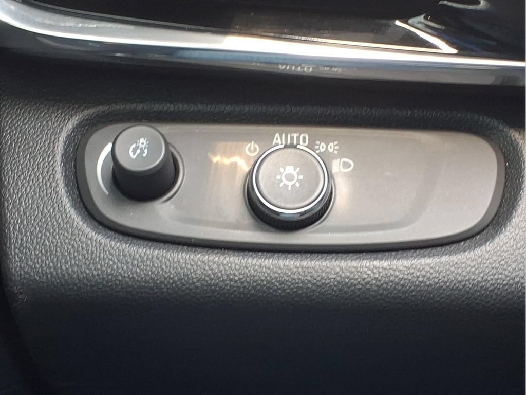 Used 2025 Buick Envista Avenir FWD image 25