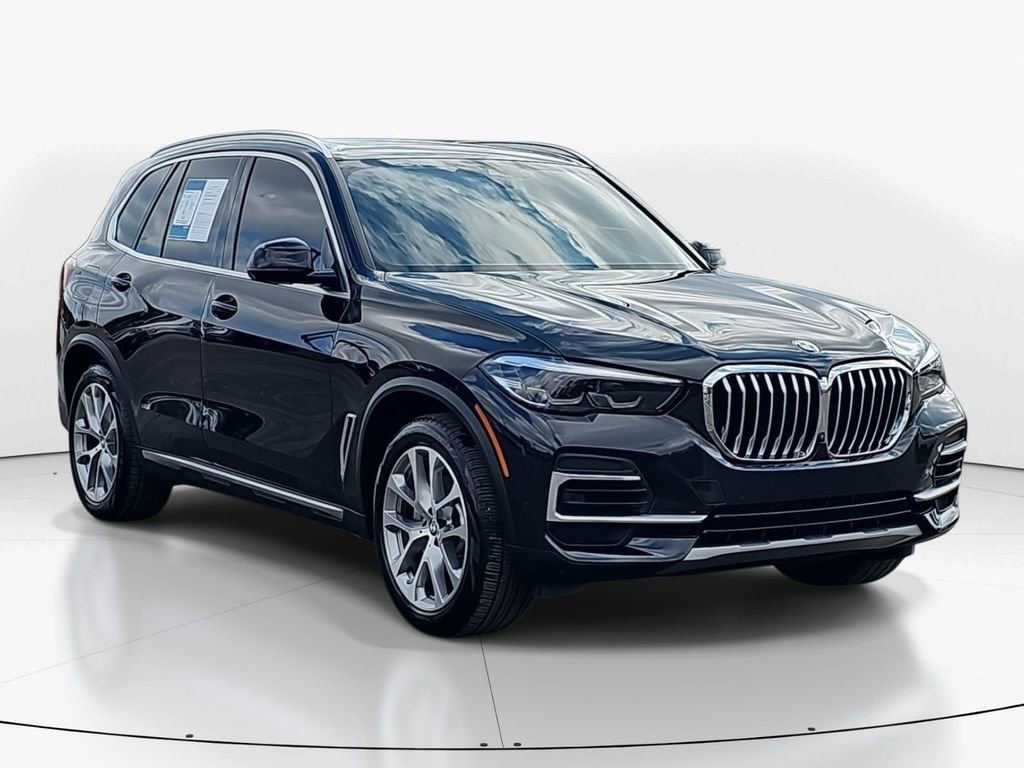 Used 2022 BMW X5 xDrive40i w/ Premium Package image 2