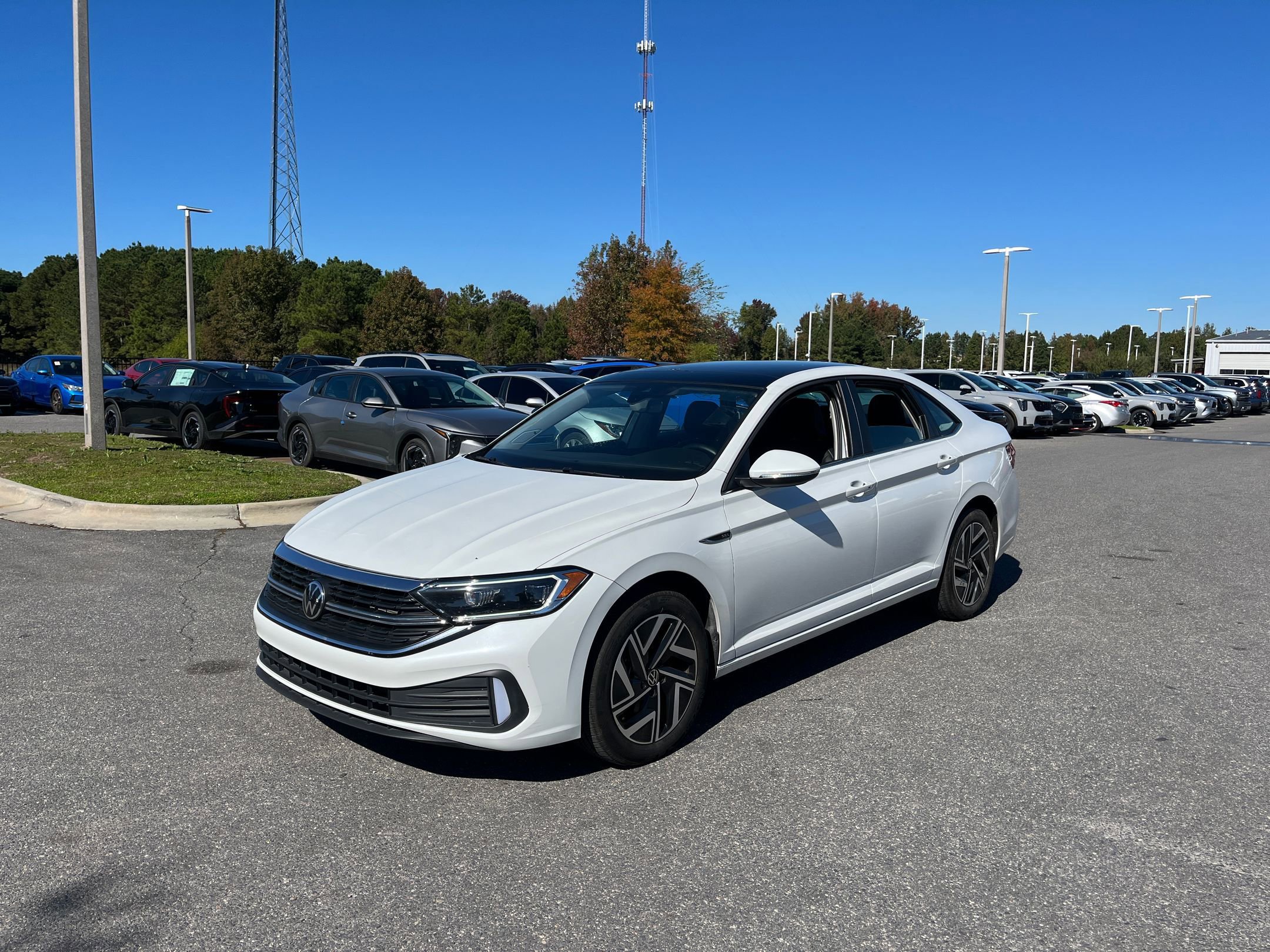 Used 2024 Volkswagen Jetta SEL image 4