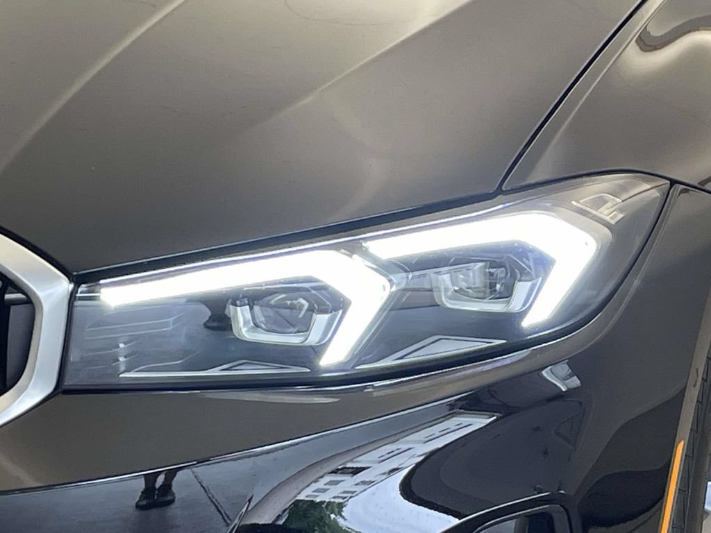 New 2026 BMW 330i xDrive Sedan w/ Convenience Package AWD/4WD image 9